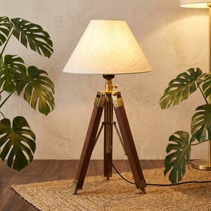 Lámpara de Mesa de Madera Pulida con Diseño Náutico, Trípode, LED Moderno, Ajustable, Hecha a Mano, Decoración para el Hogar, para Uso en Hoteles - Product Image 1