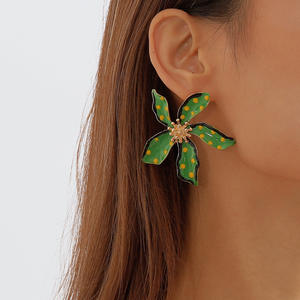 Gran oferta, pendientes de moda ecológicos con estambres verdes de hoja de arce, pendientes de moda con puntos personalizados, joyería - Product Image 2