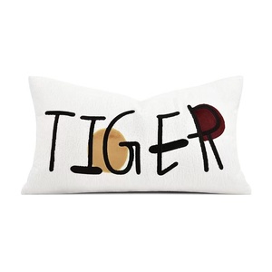 Coussin décoratif de luxe personnalisé pour chambre d'enfant Echo Velvet, motif géométrique moderne et minimaliste, pour chambre de garçon - Product Image 5