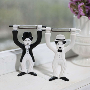 Éplucheur de fruits noir de style Charlie Chaplin, design européen-américain, lame en acier inoxydable, corps en plastique, passe au lave-vaisselle - Product Image 2