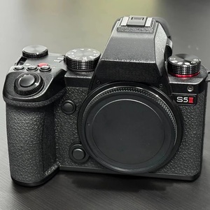 Cámara DSLR de Segunda Mano Barata S5 Mark II de 24.2MP con Sensor CMOS de Fotograma Completo, Video <span class=keywords><strong>Full</strong></span> <span class=keywords><strong>HD</strong></span> y Tarjeta SD - Product Image 1