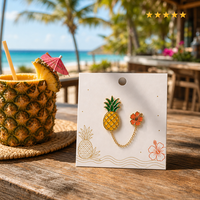 Broche en émail Ananas Hibiscus avec chaîne dorée, Bijou fruit tropical, Broches pour vacances à la plage, Broches en métal personnalisées en gros