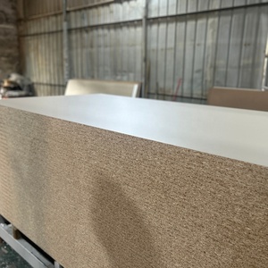 Vente en gros 4X8OSB Revêtement de sol en <span class=keywords><strong>OSB</strong></span> ignifugé Panneaux muraux Panneau de bois Excellente qualité Panneaux de bois finis Chine - Product Image 2