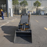 Chargeuse compacte sur chenilles XCMG MT04 avec système hydraulique, conception compacte, utilisation facile pour l'agriculture et l'aménagement paysager