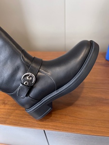 Bottes SW originales sur mesure pour femmes, avec des boucles personnalisées en cuir rétro distinctives, d'une marque réputée. - Product Image 4