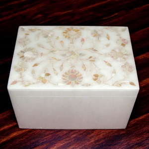 Offre Exceptionnelle : Boîte à Bijoux de Luxe Populaire en Nacre pour la Décoration Intérieure et l'Organisation des Bijoux – Disponible Mondialement, Inde - Product Image 1