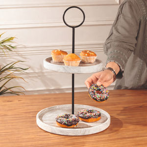 Soporte de Pastel de Madera Ecológico de 2 Niveles con Barra Central de Metal y Diseño de Asa en Anillo, Apto para Lavavajillas - Product Image 2