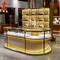 Design moderne de salle d'exposition pour les nouveaux magasins de bijoux, dernières vitrines de bijoux, décoration personnalisée, vitrine de luxe