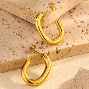 Pendientes de Acero Inoxidable de Alta Gama Europeos y Americanos, Geométricos, con Forma de Corazón y Espiga, Chapados en Oro de 18K, para Mujer - Product Image 3