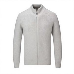 Cardigan fin à col roulé en laine mérinos noire pour homme, coupe ajustée, manches longues, fermeture éclair, idéal pour l'hiver - Product Image 3