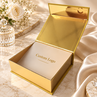 Boîte cadeau magnétique blanche avec logo personnalisé, emballage de luxe à couvercle rabattable avec doublure marine pour bijoux et montres