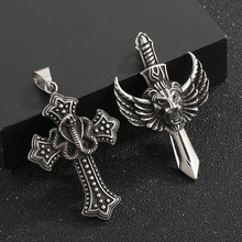 Collana con Ciondolo in Acciaio Inossidabile all'Ingrosso, Design Vintage di Moda con <span class=keywords><strong>Testa</strong></span> di Leone Alata, Fiore di Rosa e <span class=keywords><strong>Croce</strong></span> Alata, da Regalo - Product Image 3