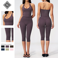 Set Yoga 2 Potong dengan Bra Halter Logo Kustom dan Celana Pinggang Tinggi Sepanjang Lutut untuk Olahraga Fitness dan Gym Wanita