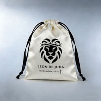 Bolsas de satén de seda negras de lujo de 28x35cm/32*39cm para gorras de béisbol, cubiertas antipolvo para camisetas polo, pelucas y extensiones de cabello