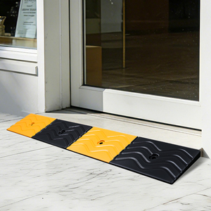 Rampes <span class=keywords><strong>de</strong></span> <span class=keywords><strong>trottoir</strong></span> en caoutchouc jaunes et noires pour voitures, scooters, fauteuils roulants, allées, seuils <span class=keywords><strong>de</strong></span> porte et rampes <span class=keywords><strong>de</strong></span> <span class=keywords><strong>stationnement</strong></span> pour véhicules hauts - Product Image 2