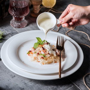 Elegante Plato de Cerámica Blanca con Borde Acanalado, Varios Tamaños, para Pasta, Carne, Ensalada, Cocina Occidental, Uso Doméstico y en Restaurantes - Product Image 1