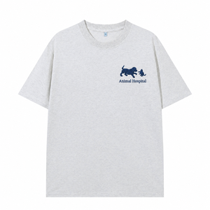 T-shirt personnalisé brodé pour vétérinaires avec silhouette <span class=keywords><strong>de</strong></span> chien et <span class=keywords><strong>de</strong></span> chat, logo sur la poitrine gauche, pour uniforme du personnel des cliniques vétérinaires - Product Image 1
