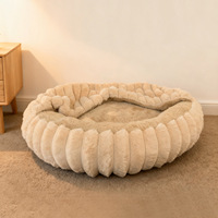 Lit douillet pour chat avec couverture à capuche, lit rond moelleux anti-anxiété pour animaux de compagnie, lit confortable en forme de beignet en fausse fourrure pour chiens