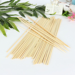 Brochetas de bambú Bamboo Saint de 3.0mmx300mm, brochetas desechables para barbacoa, para asar salchichas y frutas confitadas - Product Image 3