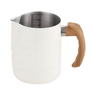 Jarra de leche de acero inoxidable 304 con mango de imitación madera, escala interna y boquilla engrosada para latte art - Product Image 2