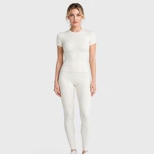 Ensemble de yoga personnalisé avec logo OEM pour femmes, 2 pièces, tenues de sport en nylon et élasthanne, vêtements de sport à sublimation, vêtements de sport pour la salle de sport et le fitness - Product Image 1