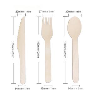 Ensemble jetable de fourchette, cuillère et couteau en bois personnalisés pour plats à emporter, avec serviette - Product Image 2