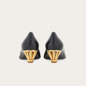 Zapatos de Tacón Bajo Grueso con Recortes Metálicos para Mujer, Estilo Oficina, Punta Cuadrada, Colores Sólidos, Diseños Personalizados - Product Image 4