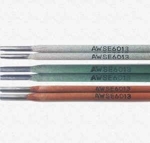 Baguettes de soudage en acier doux E6013 <span class=keywords><strong>électrode</strong></span>s de soudage pour la construction de navires de soudage avec <span class=keywords><strong>prix</strong></span> d'usine - Product Image 1