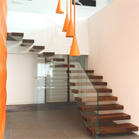 Solution d'escalier droit de Prima avec escalier de rangement sous l'escalier et escalier mural pour petites maisons