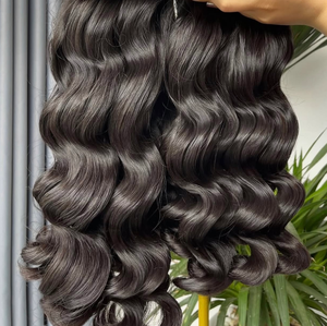 Lots de Cheveux Indiens Vierges Bruts Non Transformés 100% Naturels, Ondulés Profonds, Durables et Intactes - Product Image 4