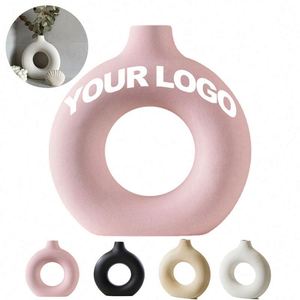 Vase en céramique et porcelaine vintage nordique moderne avec logo personnalisé pour la décoration de mariage et de la maison, design personnalisable fait main - Product Image 1