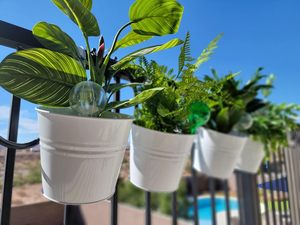 Paquete de 4 macetas de barandilla de Metal con recubrimiento en polvo de Color personalizable, macetas de jardín colgantes grandes y pequeñas para interiores y exteriores, maceta nueva - Product Image 6