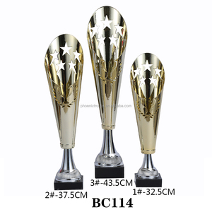 Trofeo <span class=keywords><strong>de</strong></span> balón <span class=keywords><strong>de</strong></span> fútbol dorado <span class=keywords><strong>de</strong></span> alta calidad personalizado al por mayor trofeo <span class=keywords><strong>de</strong></span> bádminton juvenil <span class=keywords><strong>de</strong></span> estilo popular europeo en metal - Product Image 4