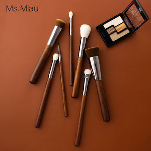 Ensemble de pinceaux de maquillage professionnels pour cheveux mixtes, respectueux de la peau, 7 pièces, visage, eye-liner, sourcils, anticernes, brillant à lèvres, pinceau plat, toucher doux - Product Image 4