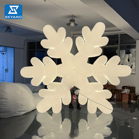 Modèle de flocon de neige géant gonflable de Noël avec lumière LED pour décor de maison