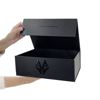 Boîte Cadeau Noire Magnétique Personnalisée de Luxe Pliable en Carton Rigide avec Finition UV, pour Vêtements et Cadeaux Haut de Gamme