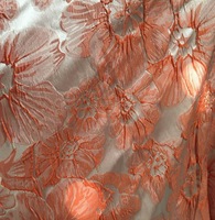 Tissu jacquard texturé teint en fil avec motif floral pivoine en relief 3D pour vêtements et confections de mode féminine