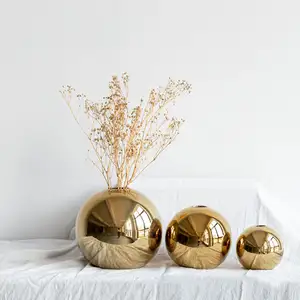 European gold electroplated ceramic flower vase shiny ball shaped Dried Flower Arrangement round pot for home wedding decror