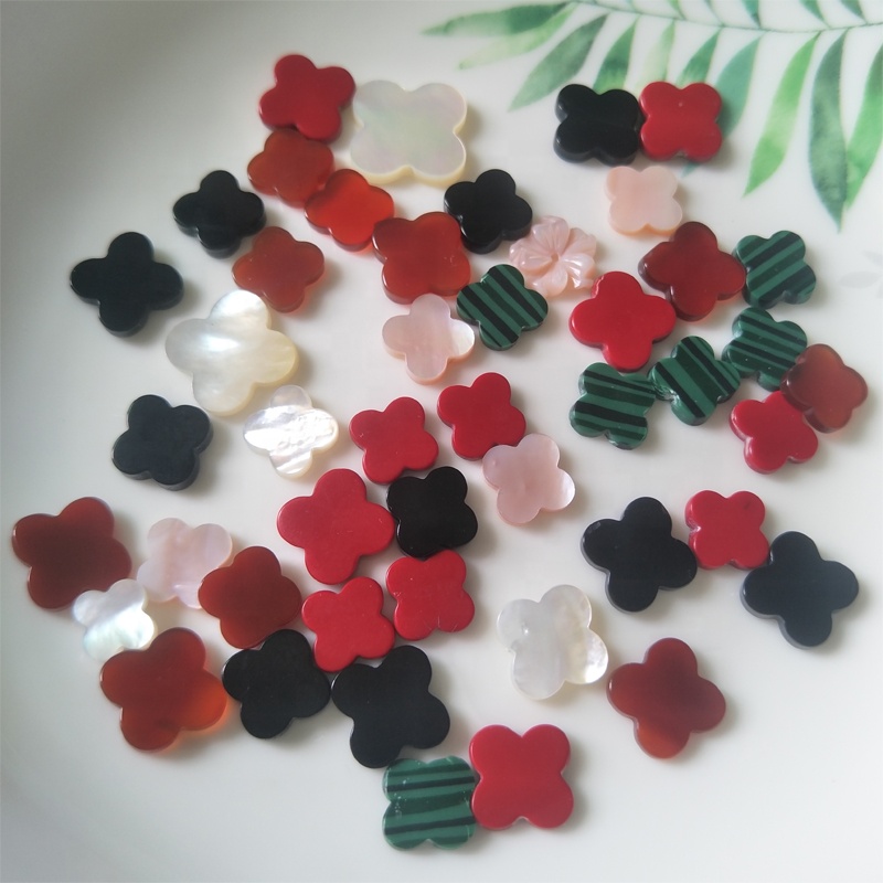 Esfregão natural vermelho, esfregão de ágata coral malaquita com quatro folhas cabochão pedra preciosa para fabricação de jóias