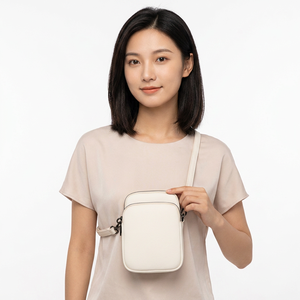 Sac bandoulière unisexe en cuir PU crème, imperméable, tendance, avec fermeture éclair, pour les voyages quotidiens - Product Image 6