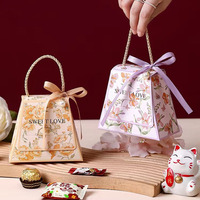 Geprägte Geschenkbox aus Papier mit Plüschball und T-förmiger Blume für Schokolade, Hochzeit, Babyparty, Weihnachten und andere Feiern
