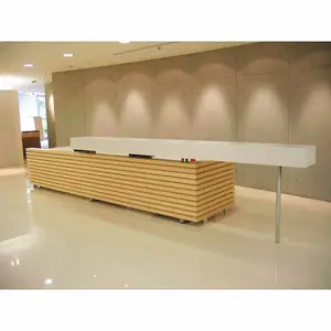 Hochwertige moderne Massivholz Büromöbel maßge schneiderte Produkte guten Preis Furnier Empfangs tisch Front Counter angepasst