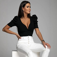 Nouveau T-shirt Femme Décontracté Y2K 2026, Coupe Slim, Col V Profond, Manches Courtes Moelleuses, Couleur Unie, Tissu Côtelé Extensible, Sexy et Tendance