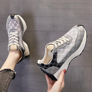 Prix avantageux Nouvelles baskets femme printemps-été en maille synthétique brodée style pieds nus Designer - Product Image 6