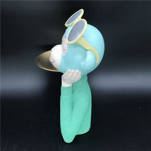 Encantadora estatua de resina realista y francamente soporte de mono verde con placa para decoración de festivales regalos Tienda escaparate - Product Image 3