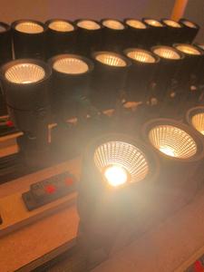 Éclairage sur <span class=keywords><strong>rail</strong></span> blanc AC110V 220VB à 3 broches 10w assorti au projecteur de <span class=keywords><strong>magasin</strong></span> d'exposition de <span class=keywords><strong>rail</strong></span> de voie à trois fils en forme de H - Product Image 4