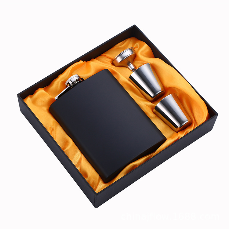 Doyoung Wholesale 4 in 1 Powder Coated Matte Black Stainless Steel Alcohol Whiskey Hip Flask Set with Gift Box