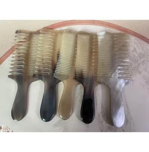 Accesorio Premium para el Cuidado del Cabello Hecho con Cuerno de Búfalo, Artesanía Natural para un Peinado Sostenible, Cabello Fuerte y Confortable - Product Image 1