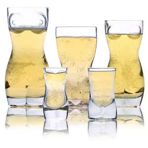 फैक्टरी मूल्य स्पष्ट गिलास अनुकूलित शरीर के आकार कांच के बने पदार्थ बियर चश्मे बियर कप शराब गिलास महिला शरीर के आकार ग्लास