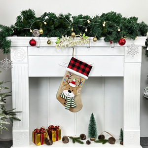 Ensemble de chaussettes de Noël à carreaux Buffalo - Chaussettes de Noël Père Noël, Bonhomme de neige, Renne, Ours pour décoration suspendue au foyer des fêtes - Product Image 6